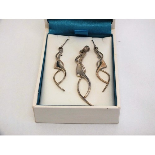 78 - 925 KIT HEATH EARRINGS AND PENDANT SET