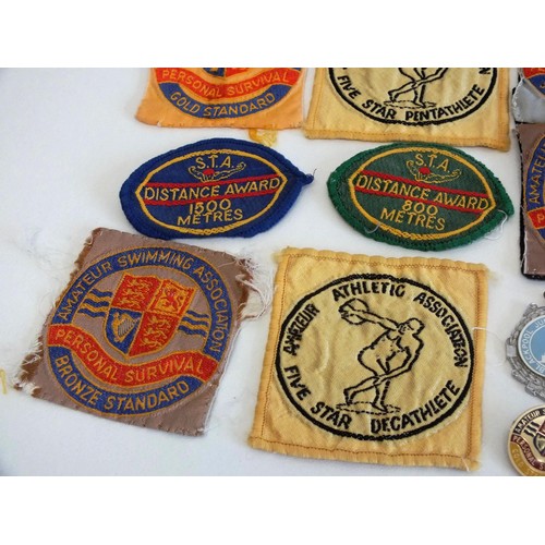 135 - COLLECTION OF 1980'S SWIMMING AND DANCING SCHOOL BADGES ETC