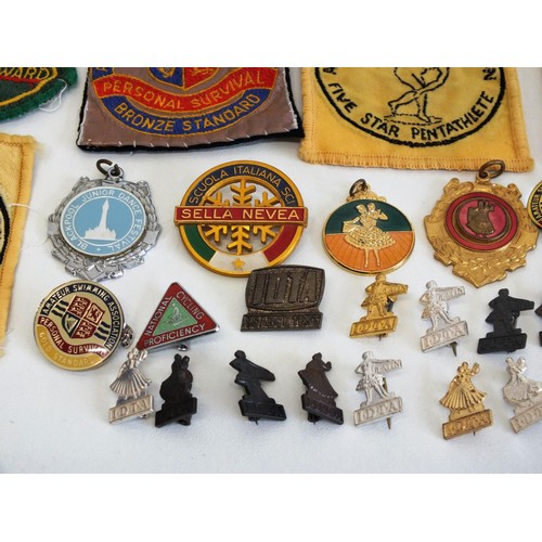 135 - COLLECTION OF 1980'S SWIMMING AND DANCING SCHOOL BADGES ETC