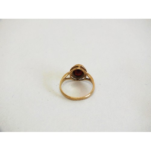 236 - VINTAGE 9ct GOLD GARNET SOLITAIRE RING SIZE  N, 2.2g