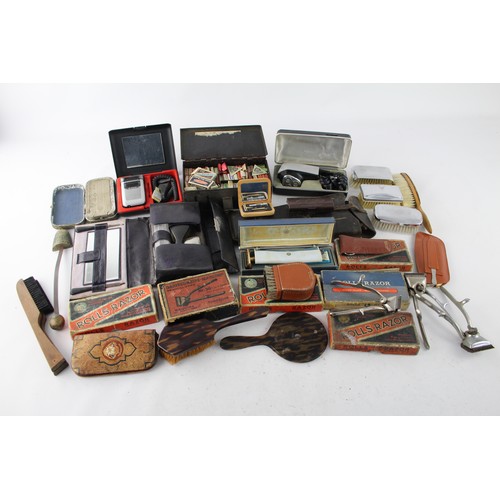 447 - 30 x Vintage Assorted GENTS GROOMING Inc Clippers, Travel Set, Brush Etc