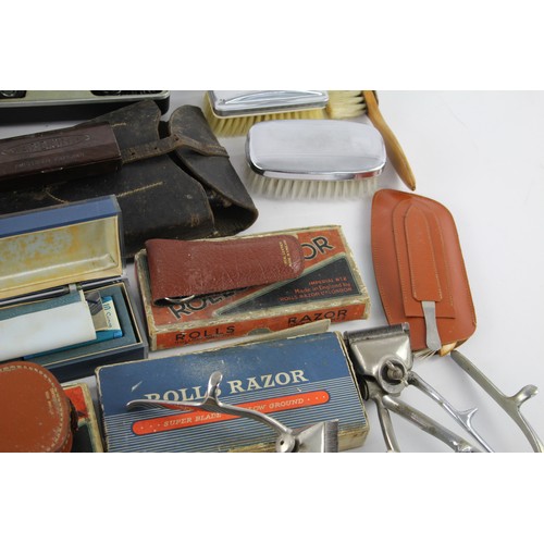 447 - 30 x Vintage Assorted GENTS GROOMING Inc Clippers, Travel Set, Brush Etc