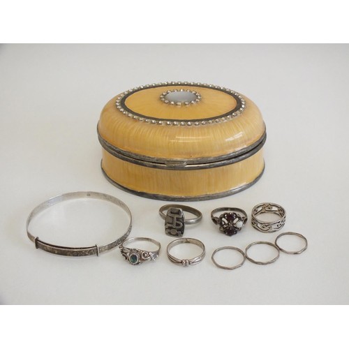 310 - TRINKET BOX WITH SILVER BRACELET & EIGHT RINGS INCLUDES SILVER RINGS