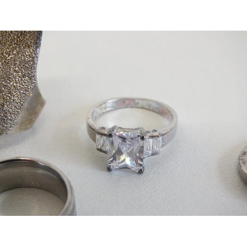 381 - 5 x SILVER RINGS