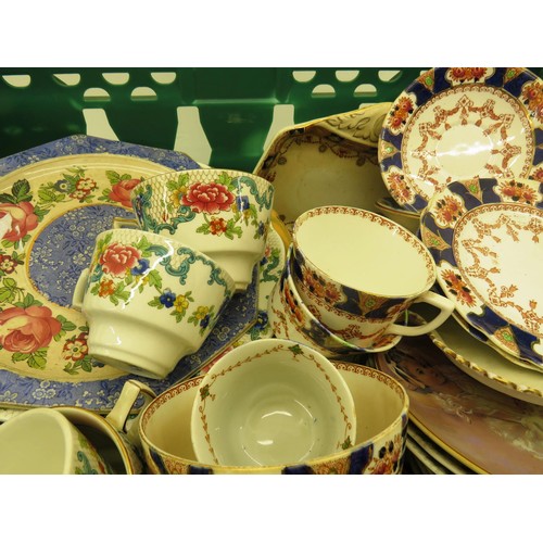 322 - SELECTION OF MIXED CERAMICS INCLUDES FENTON, ROYAL ALBION etc