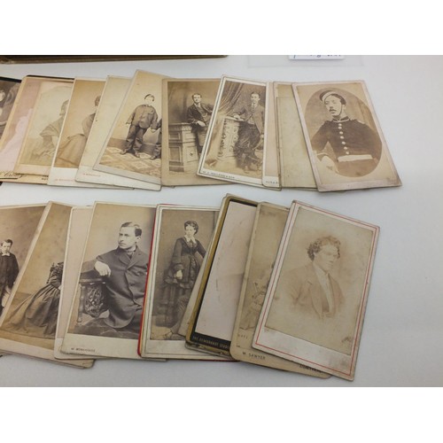 200D - COLLECTION OF VINTAGE /ANTIQUE CABINET CARDS AND POSTCARDS INCLUDES MILITARY WWII GERMAN