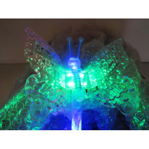 190 - 20 x NEW LIGHT UP BUTTERFLY WANDS