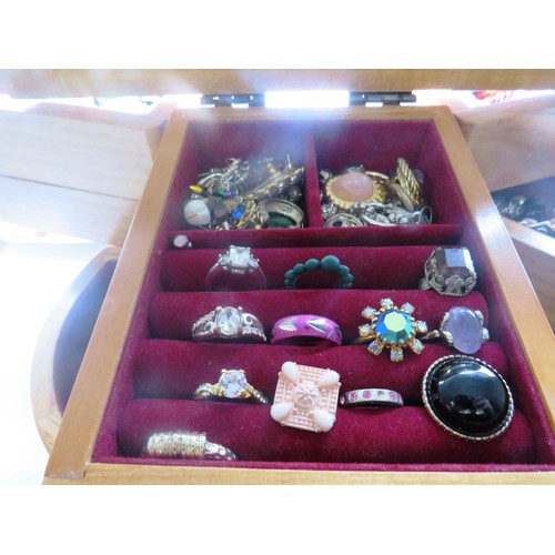 268 - LARGE WOODEN JEWELLERY BOX FULL OF VINTAGE/ RETRO JEWELLERY INCLUDING NECKLACES, EARRINGS ETC