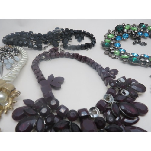 269 - SELECTION OF COSTUME JEWELLERY, NECKLACES INCLUDING CHUNKY, STATEMENT, DIAMANTE ETC