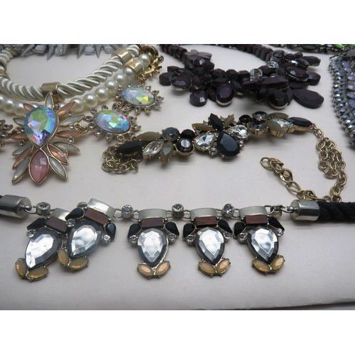 269 - SELECTION OF COSTUME JEWELLERY, NECKLACES INCLUDING CHUNKY, STATEMENT, DIAMANTE ETC