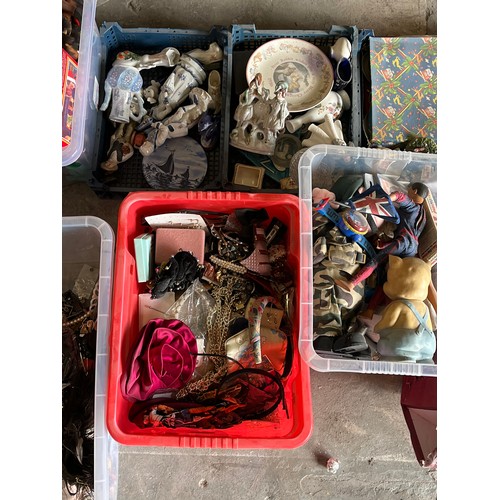 337 - 20 x TRAYS OF COLLECTABLES I.E. ACTION MEN, JEWELLERY, ORNAMENTS, HAT PINS, CAMERAS, GLASS BOTTLES, ... 