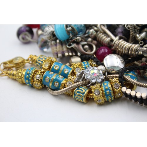 518 - 1.5kg Assorted Fashion Charm Bracelets And Charms