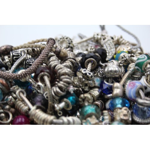 518 - 1.5kg Assorted Fashion Charm Bracelets And Charms