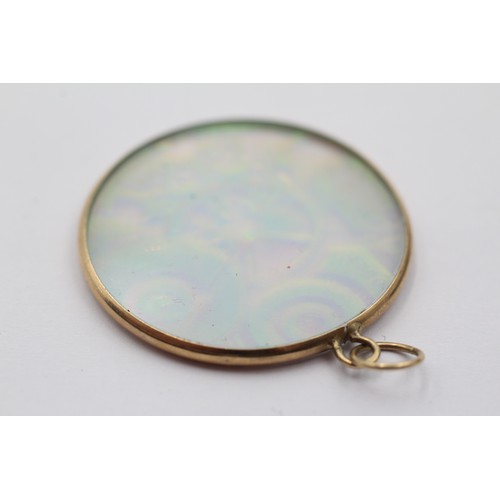 520 - 9ct gold hologram pendant (4.5g)