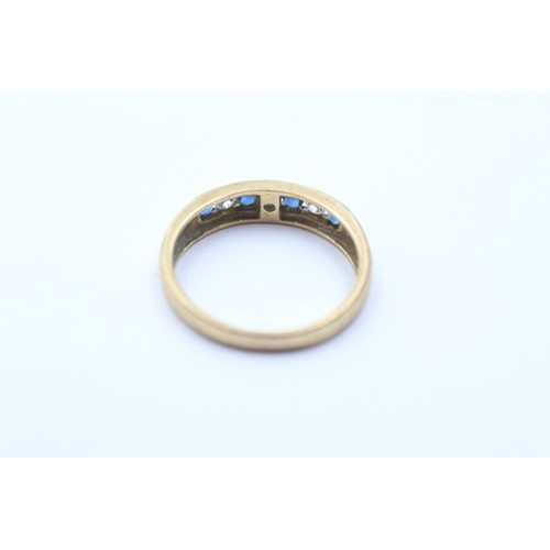 522 - 9ct gold sapphire & clear gemstone seven stone ring (2.6g) SIZE Q