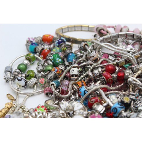 546 - 1.5kg Assorted Fashion Charm Bracelets And Charms