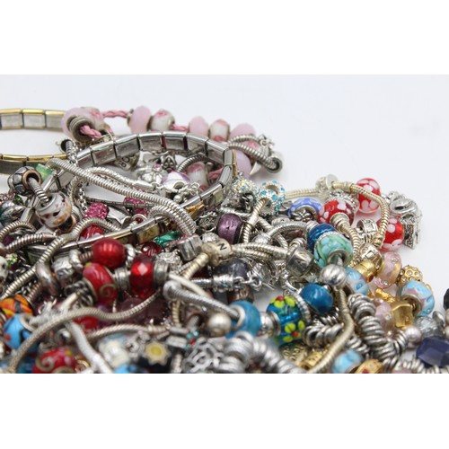 546 - 1.5kg Assorted Fashion Charm Bracelets And Charms