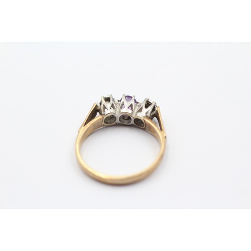 552 - 9ct gold diamond & amethyst three stone ring (2.6g) SIZE O