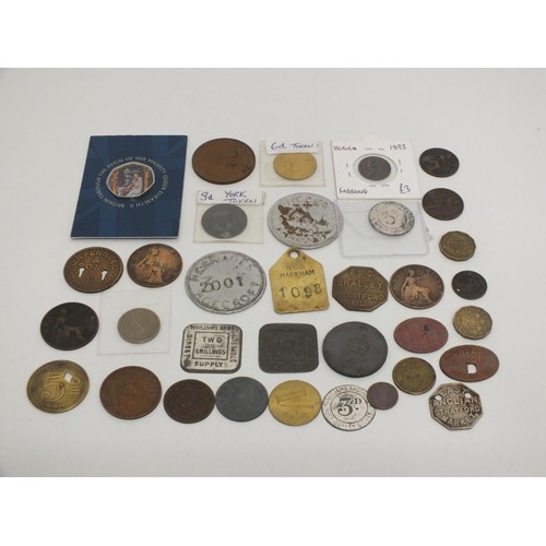 200 - MIXED LOT OF OLD TOKENS AND VARIOUS COINS