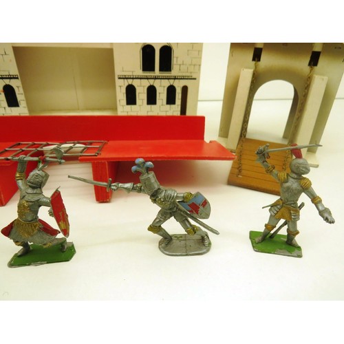 199 - A VINTAGE WOODEN TOY KNIGHTS CASTLE (COMPLETE) WITH FIVE VINTAGE KNIGHTS BY CHERILEA