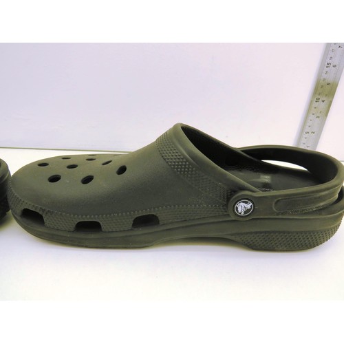 159 - MENS CROC STYLE SHOES SIZE 12