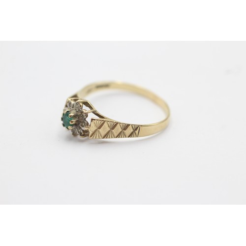 420 - 9ct gold diamond & emerald floral cluster ring (1.7g) SIZE U