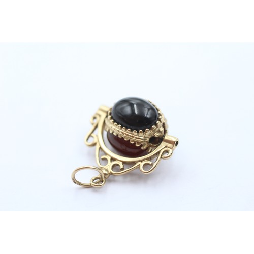 456 - 9ct gold onyx, bloodstone & carnelian swivel fob pendant (3.7g)