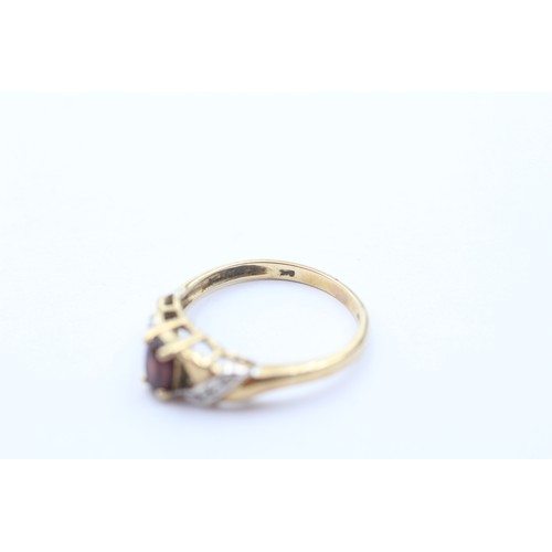 468 - 9ct gold garnet single stone ring with diamond set shank (1.9g) SIZE O