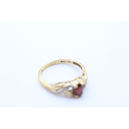 468 - 9ct gold garnet single stone ring with diamond set shank (1.9g) SIZE O