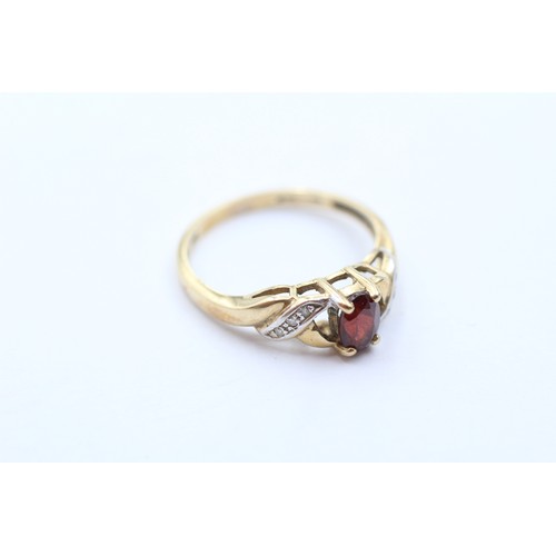 468 - 9ct gold garnet single stone ring with diamond set shank (1.9g) SIZE O