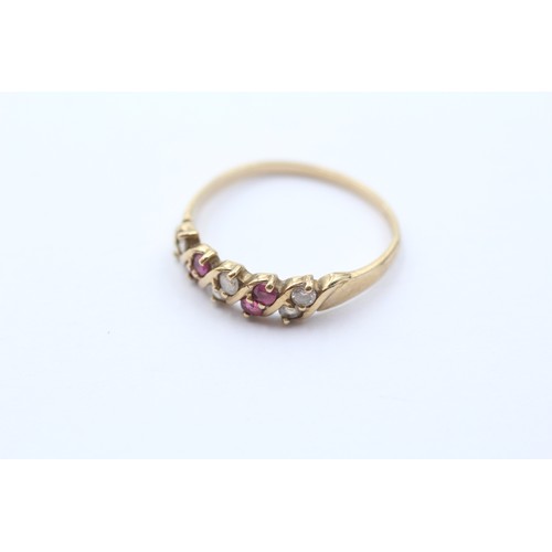 504 - 9ct gold diamond & ruby dress ring (1.6g) SIZE P