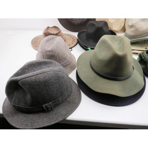 337 - JOBLOT OF ASSORTED MENS HATS INCLUDES TRILBY HATS, COWBOY HATS ETC