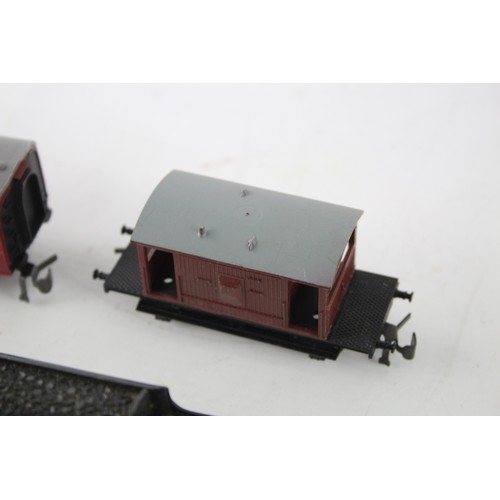 497 - 8x Vintage Oo Gauge JOUEF / TRIANG Inc Loco TR2335, 46201, Coach & Rolling Stock