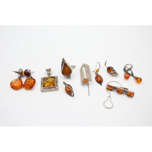 518 - 8 X .925 Amber Set Jewellery (43g)