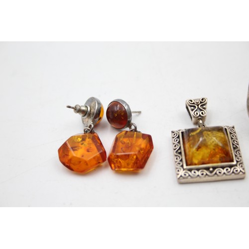 518 - 8 X .925 Amber Set Jewellery (43g)