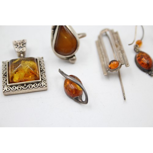 518 - 8 X .925 Amber Set Jewellery (43g)