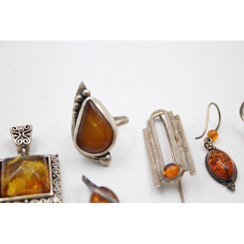 518 - 8 X .925 Amber Set Jewellery (43g)