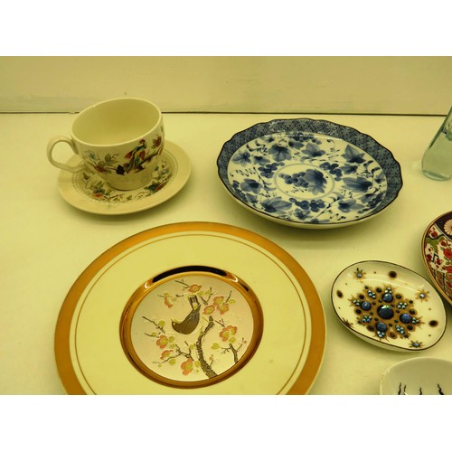 382 - SELECTION OF VINTAGE CERAMICS INCLUDES JAPANESE CUPS, SAUCER AND CAITHNESS STEM VASE