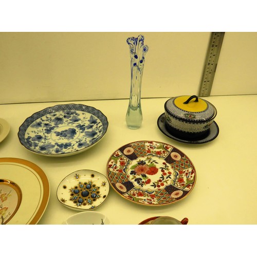 382 - SELECTION OF VINTAGE CERAMICS INCLUDES JAPANESE CUPS, SAUCER AND CAITHNESS STEM VASE