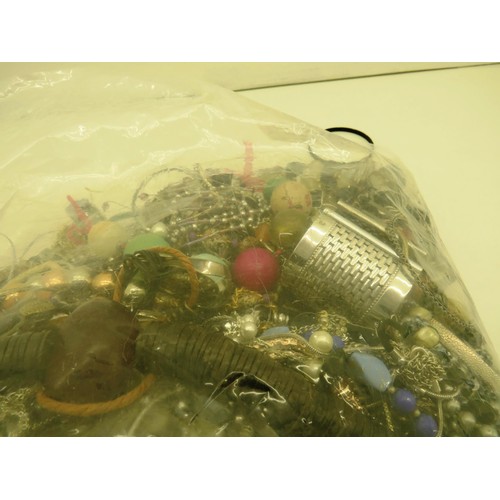 390 - 10kg COSTUME JEWELLERY BAG INCLUDING NECKLACES, EARRINGS, BRACELETS