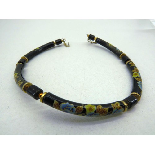 392 - VINTAGE ORIENTAL CERAMIC HAND PAINTED CHOKER NECKLACE