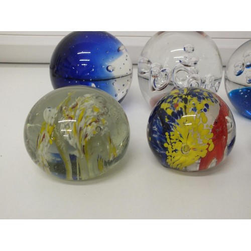 207 - COLLECTION OF PAPERWEIGHTS INCLUDES MILLEFIORI