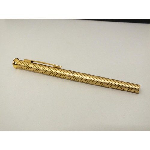 211 - VINTAGE PIERRE CARDIN PEN