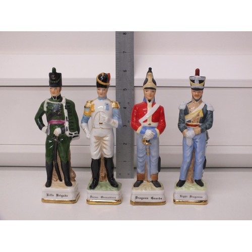 213 - 4 x VINTAGE CERAMIC SOLDIERS INCLUDING RIFLE BRIGADE ETC