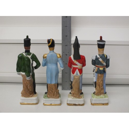 213 - 4 x VINTAGE CERAMIC SOLDIERS INCLUDING RIFLE BRIGADE ETC