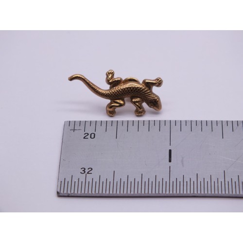 252 - 9ct GOLD LIZARD PIN BROOCH LENGTH 2.5cm- WEIGHT 0.7g