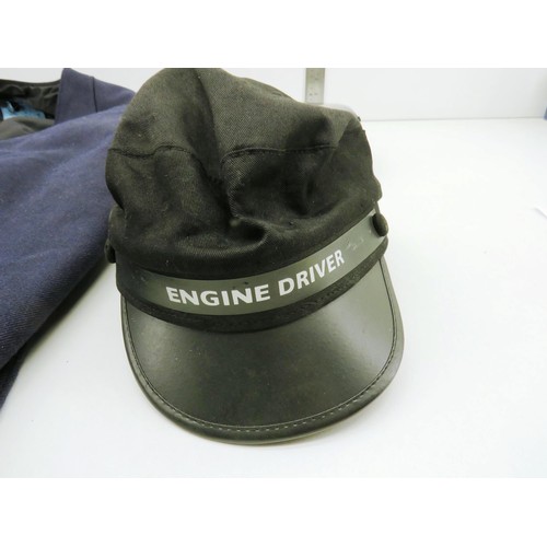 292 - VINTAGE RAILWAY ENGINE DRIVER JACKET ADN TWO HATS AND JACKET SIZE HT 179-183, B112, S188 ISSUED SEPT... 