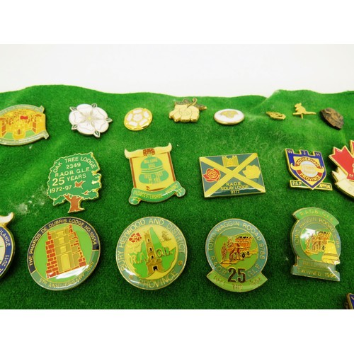 293 - JOBLOT OF ASSORTED BADGES- ADVERTISING, CHARITY, BIRDS AND ANIMALS