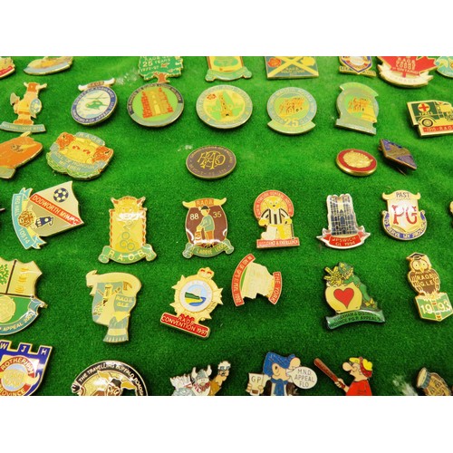 293 - JOBLOT OF ASSORTED BADGES- ADVERTISING, CHARITY, BIRDS AND ANIMALS