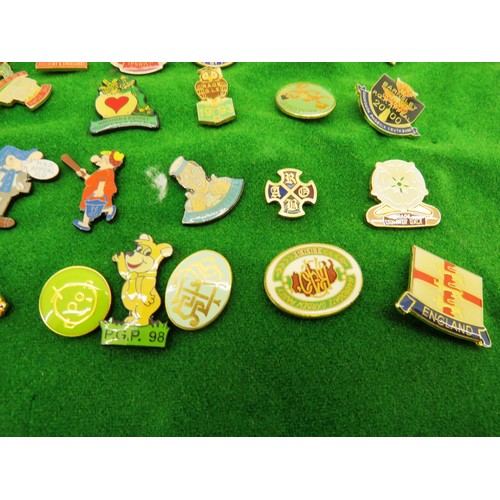 293 - JOBLOT OF ASSORTED BADGES- ADVERTISING, CHARITY, BIRDS AND ANIMALS